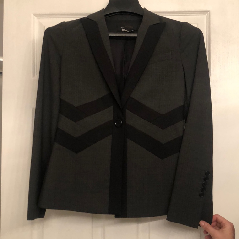 BCBG Mazrua Unique Clssic Suit w ZigZag
